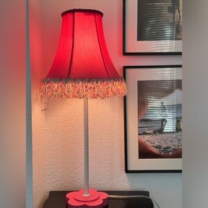 Elegant Pink Victorian-style lampshade with Fringe Table Lamp